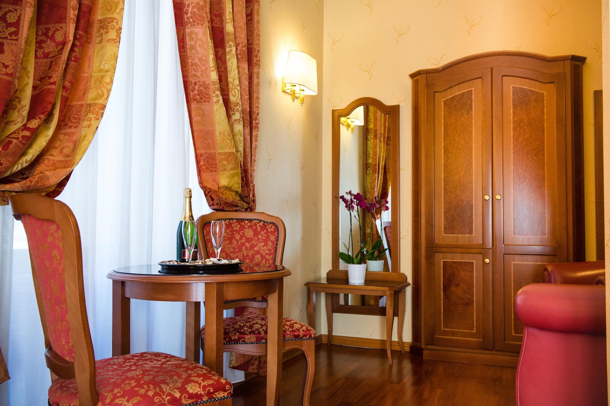 Amadeus Hotel 3*