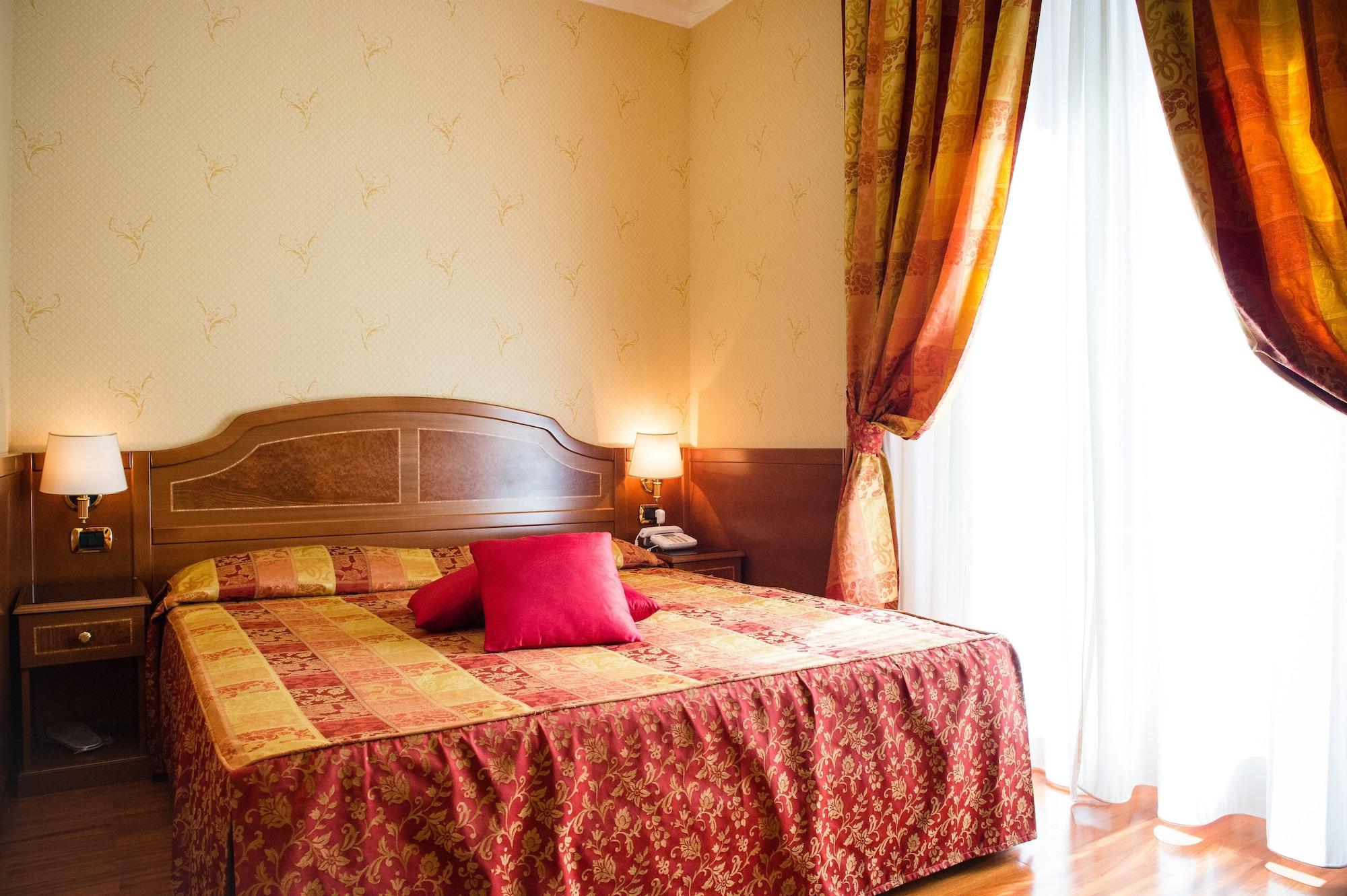 Amadeus Hotel 3*